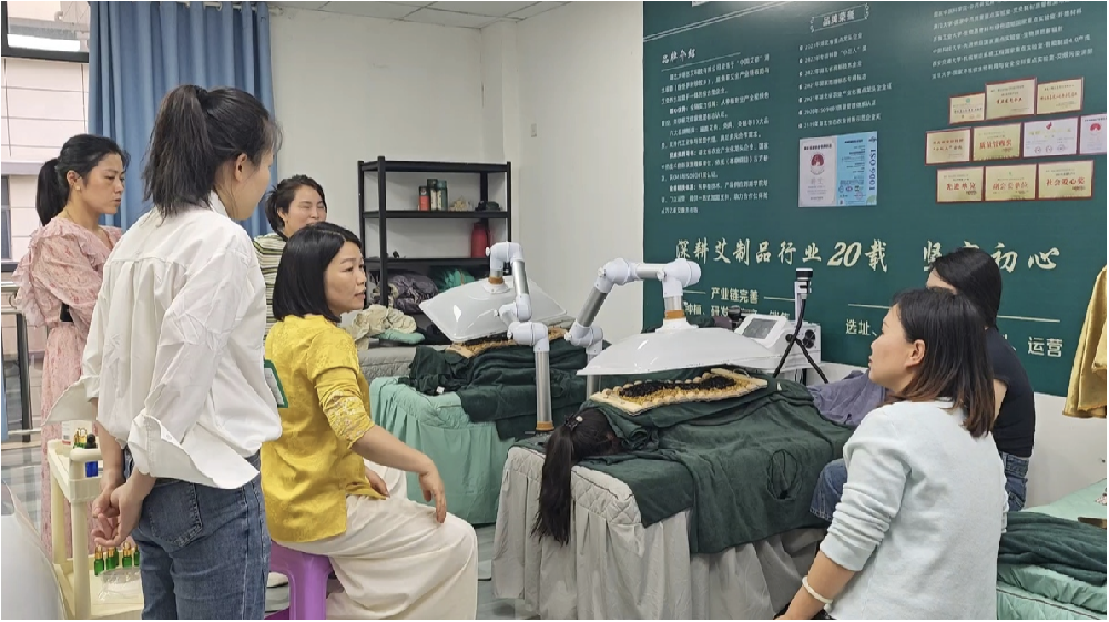 薪火传艾技，赋能新征程 大明古艾艾公馆5月蕲艾灸疗师速成班结业，助力行业人才升级